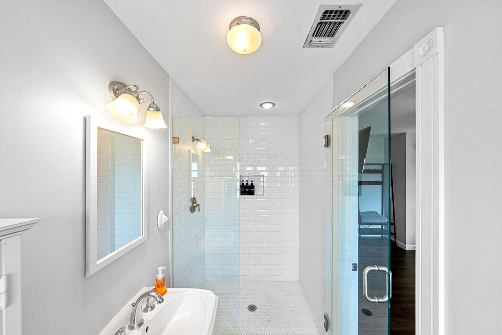 204 N Acorn St Property Photo 31