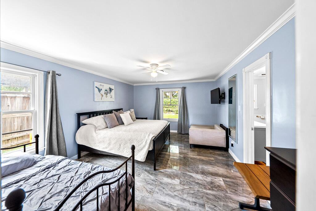 204 N Acorn St Property Photo 36