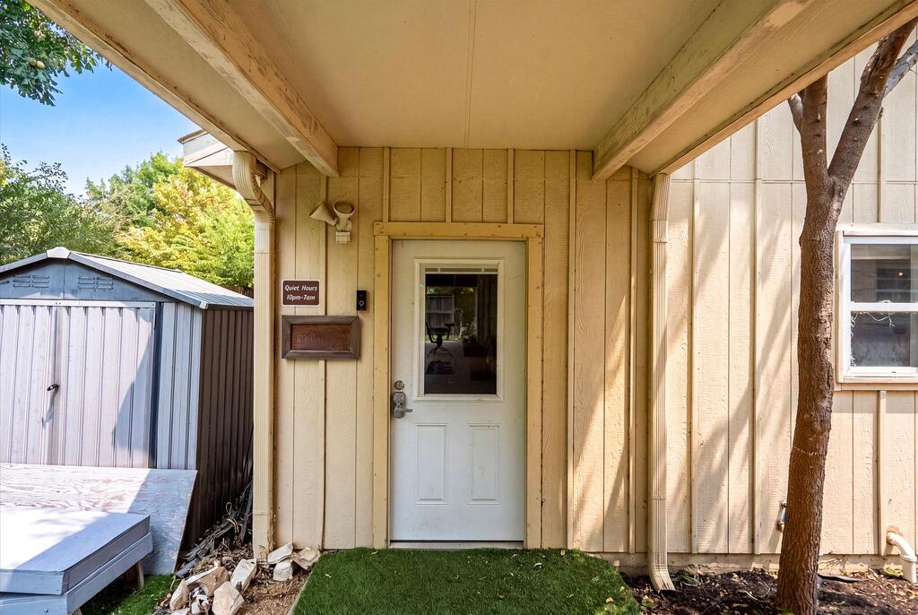 204 N Acorn St Property Photo 42