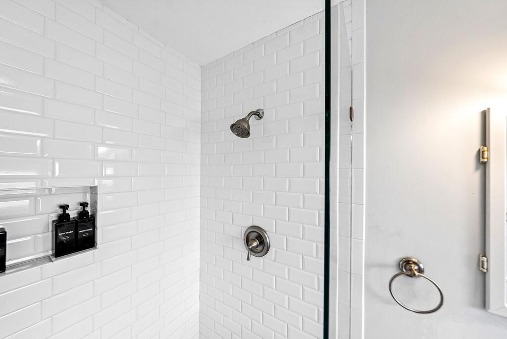 204 N Acorn St Property Photo 51