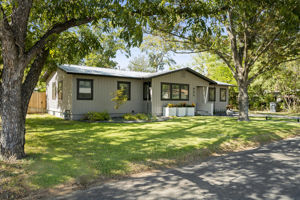 904 N Orange St Property Photo 36