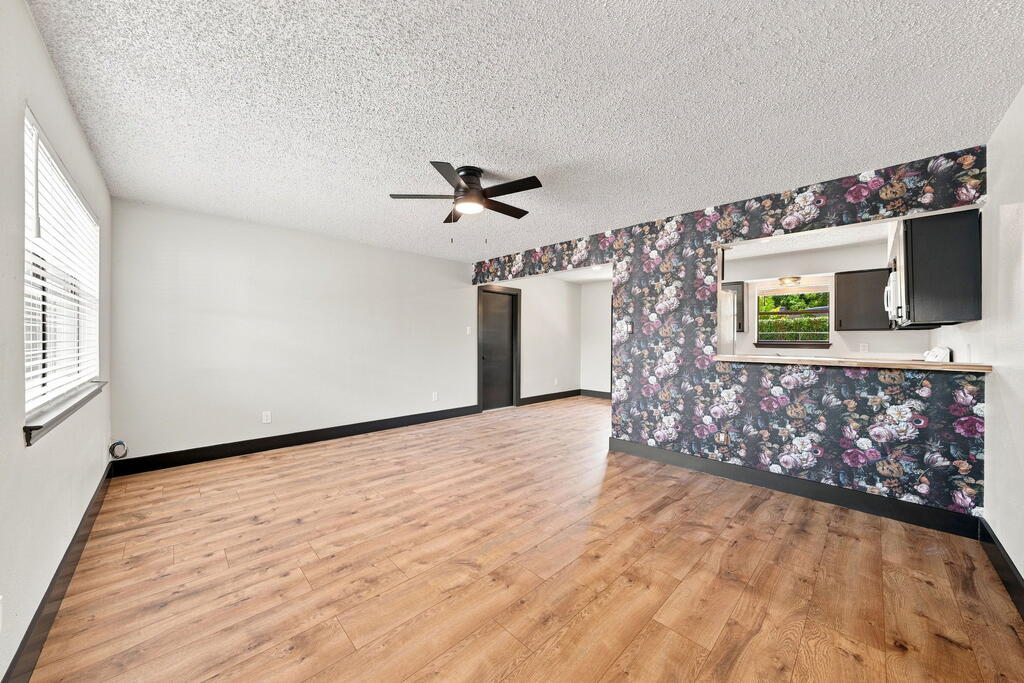 407 Peterson Dr # 407 Property Photo 6