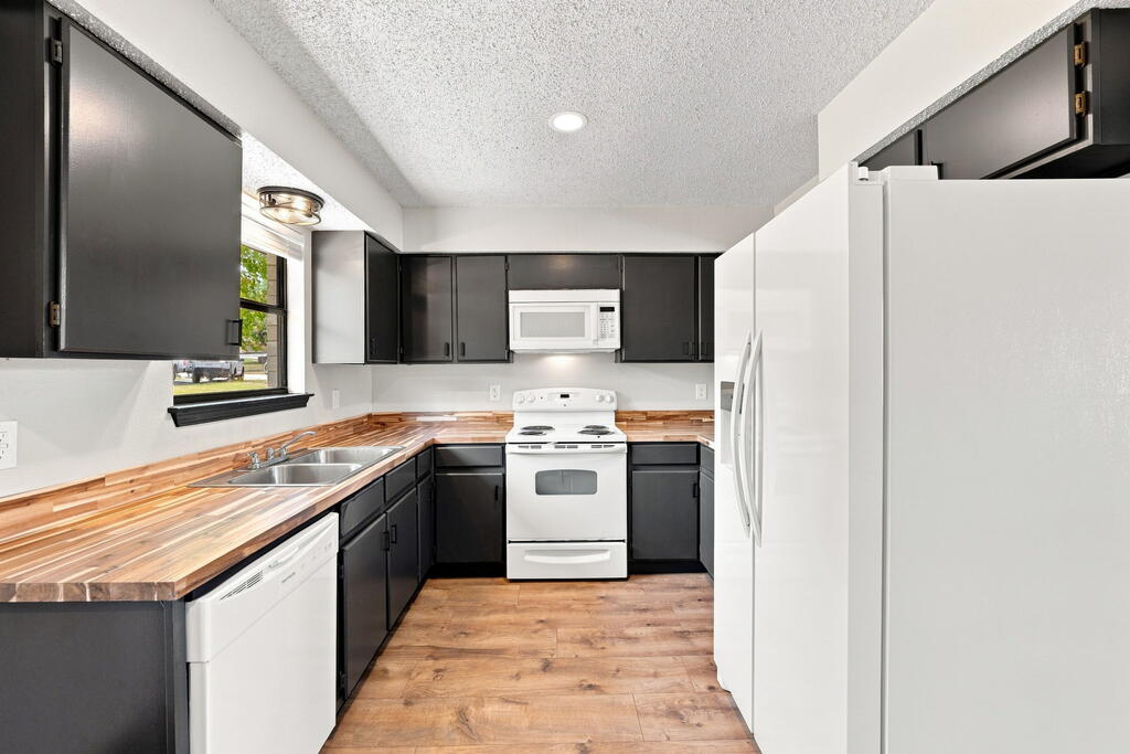 407 Peterson Dr # 407 Property Photo 8