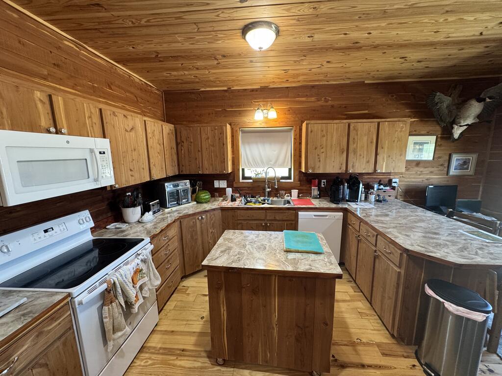 647 Eckert Rd Property Photo 40