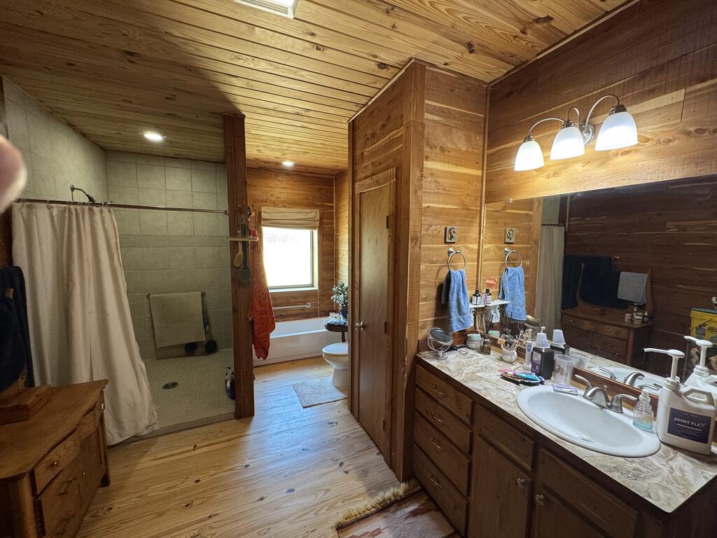 647 Eckert Rd Property Photo 41