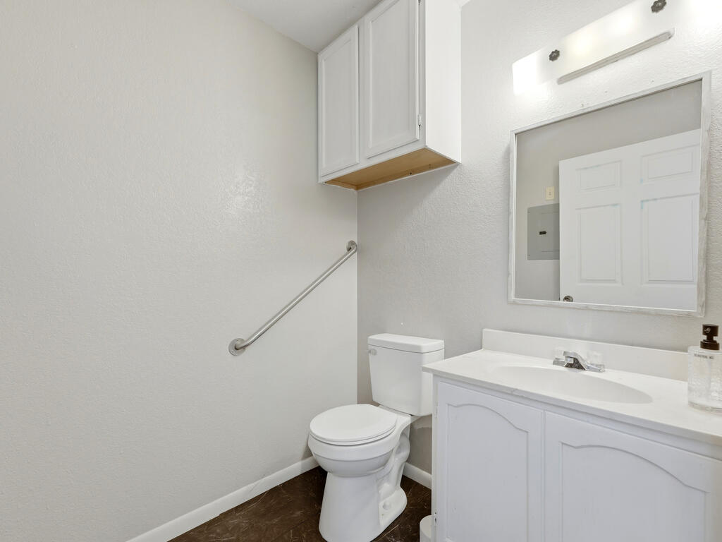 812 N Llano St Property Photo 26