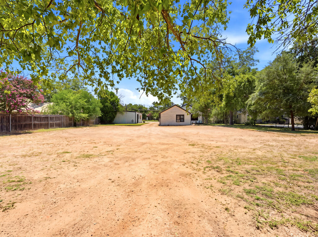 812 N Llano St Property Photo 34