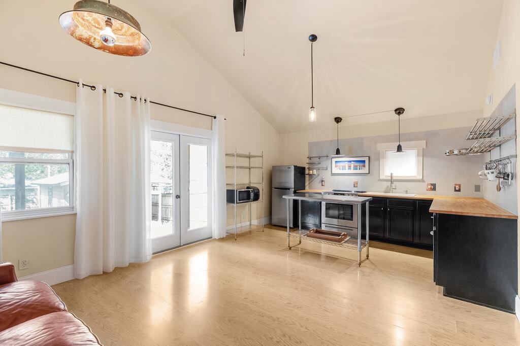 606 Franklin Property Photo 4