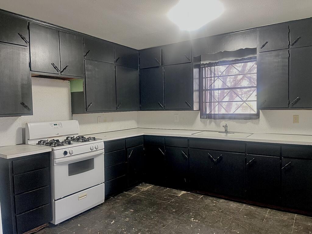 700 Ettie St Property Photo 3