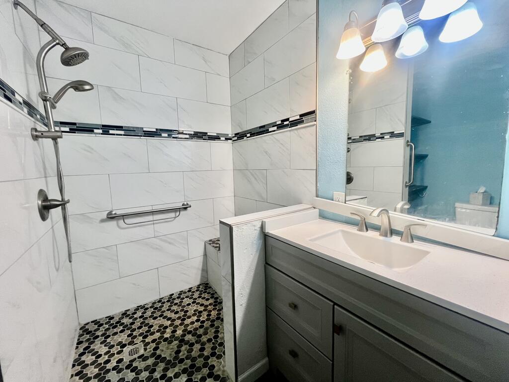 700 Ettie St Property Photo 4
