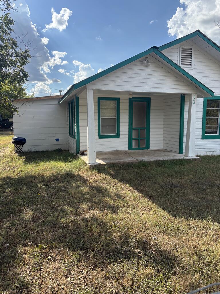 624 N Spring St Property Photo 3