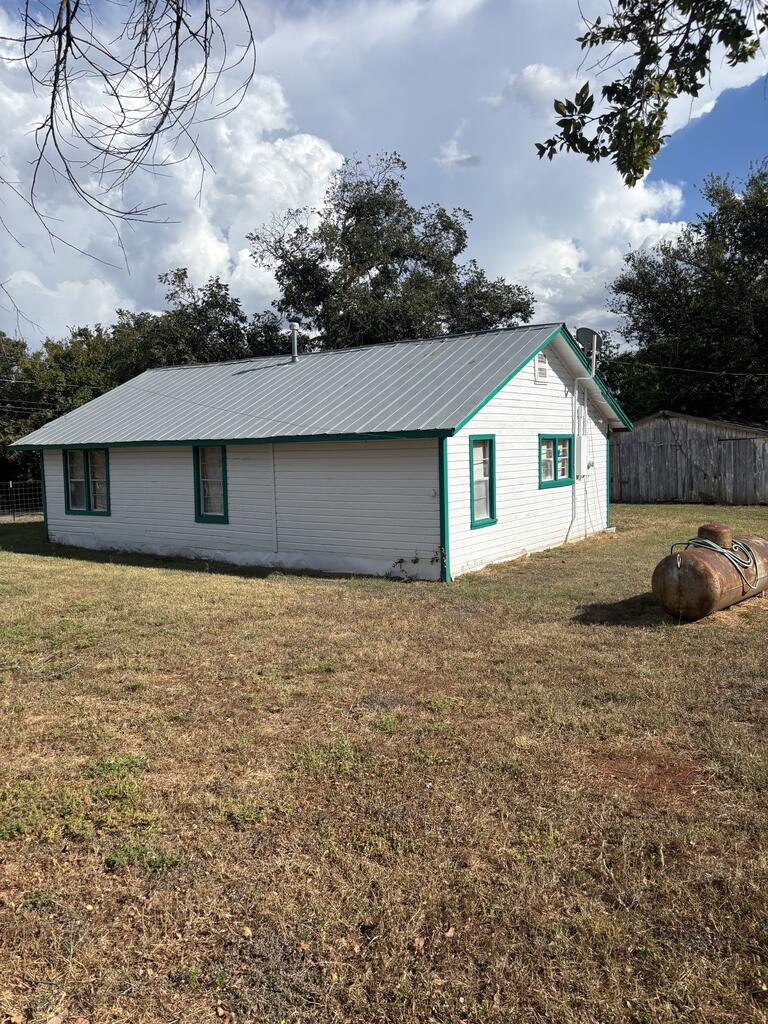 624 N Spring St Property Photo 4