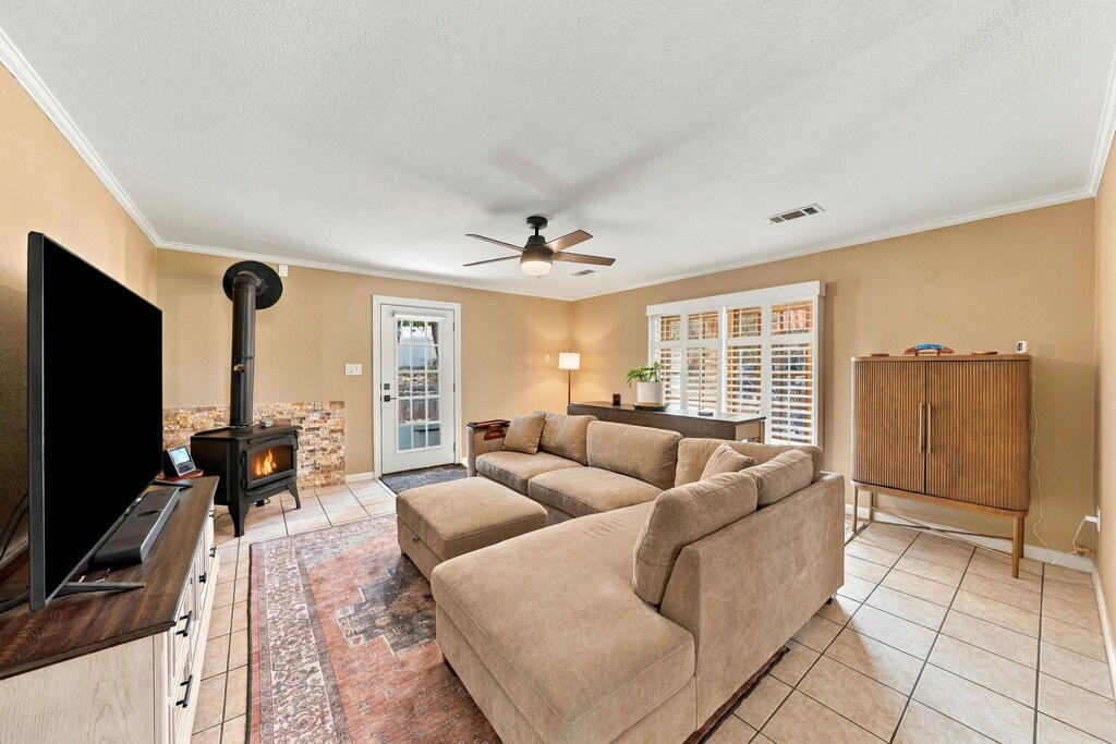 318 Rocky River Rd Property Photo 5