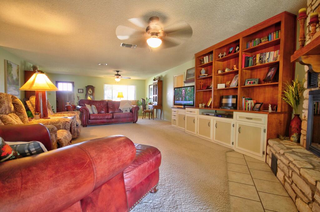 204 Sunset Dr Property Photo 3