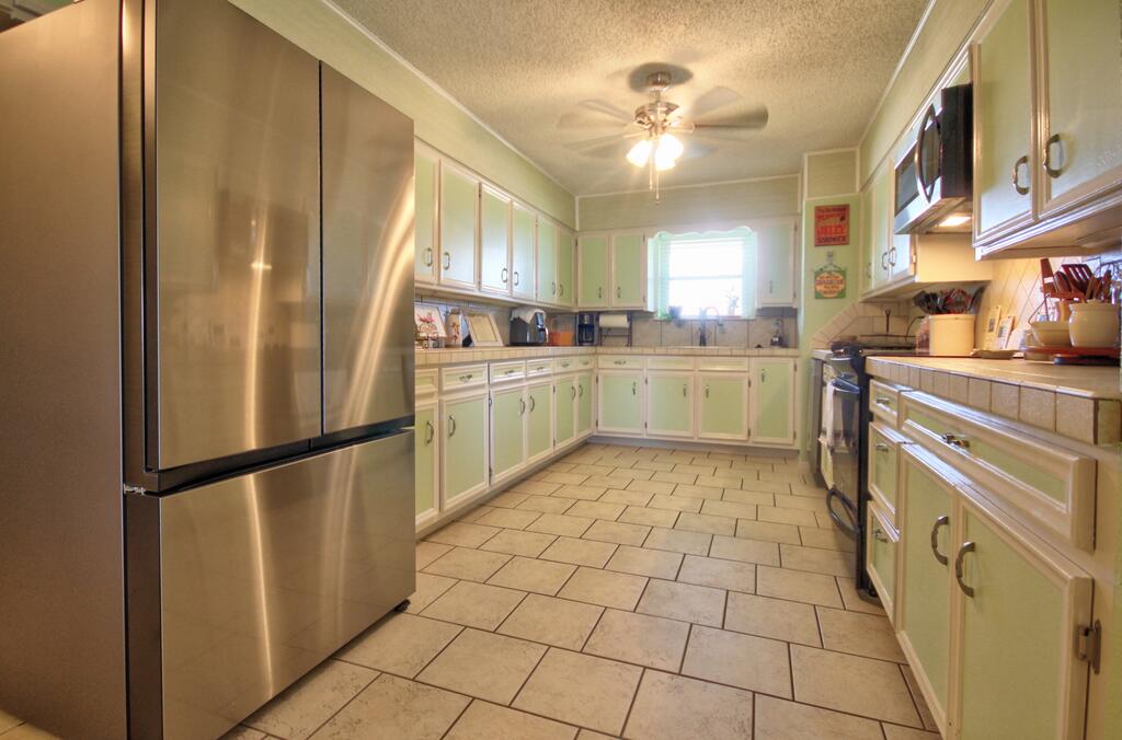 204 Sunset Dr Property Photo 12