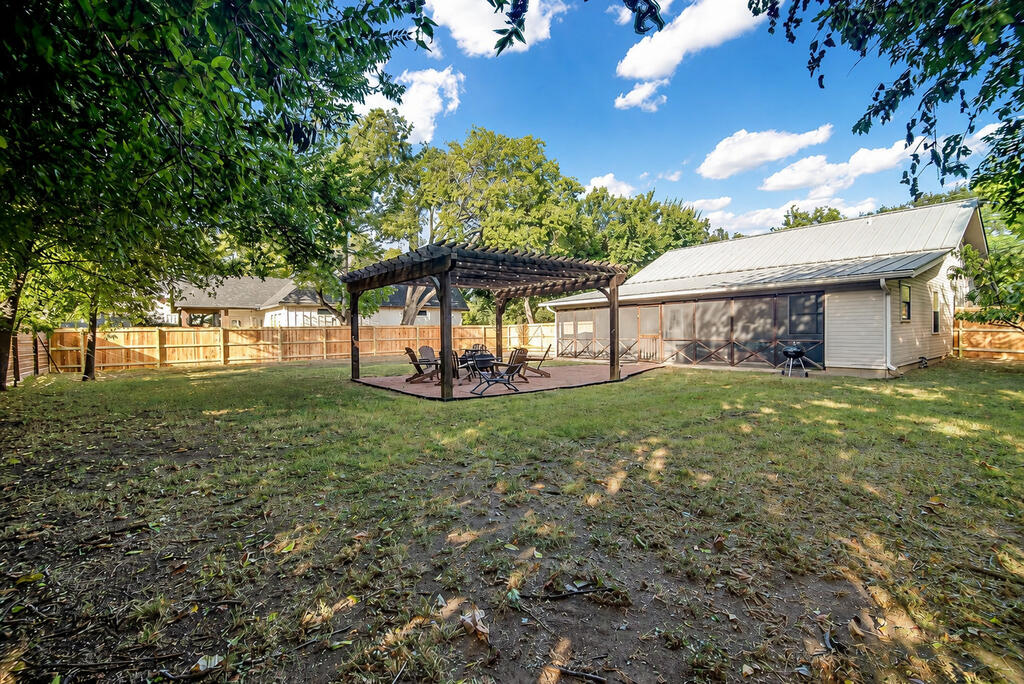 405 Sunset St Property Photo 19
