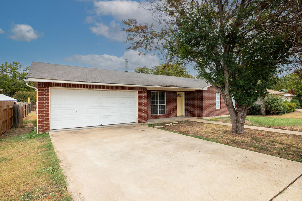 703 Dawn Lane Property Photo 2