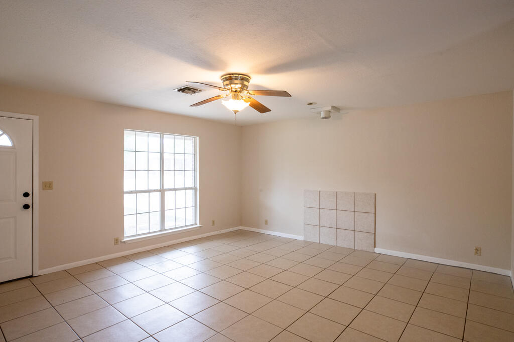 703 Dawn Lane Property Photo 4