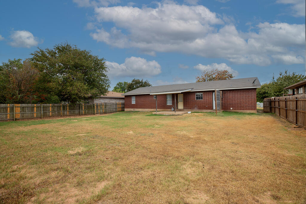 703 Dawn Lane Property Photo 14