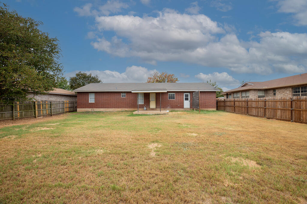 703 Dawn Lane Property Photo 15