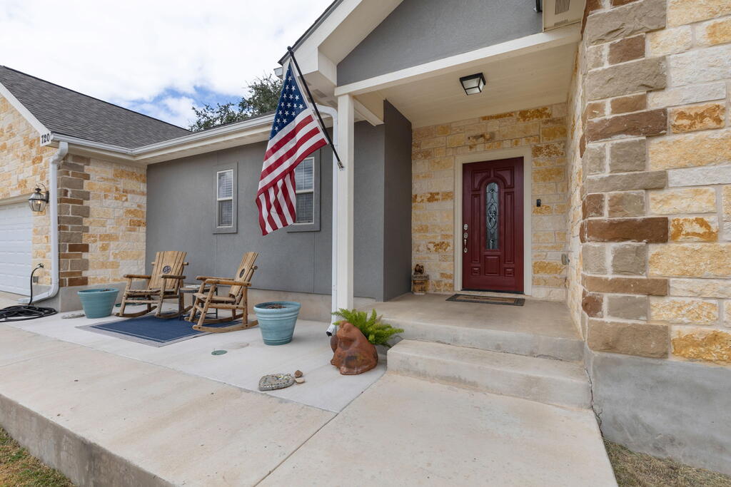 720 Northern Red Oak Property Photo 3