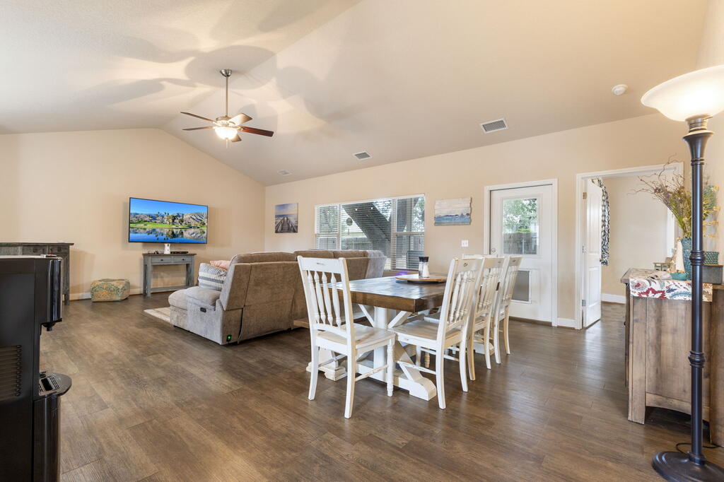 720 Northern Red Oak Property Photo 4