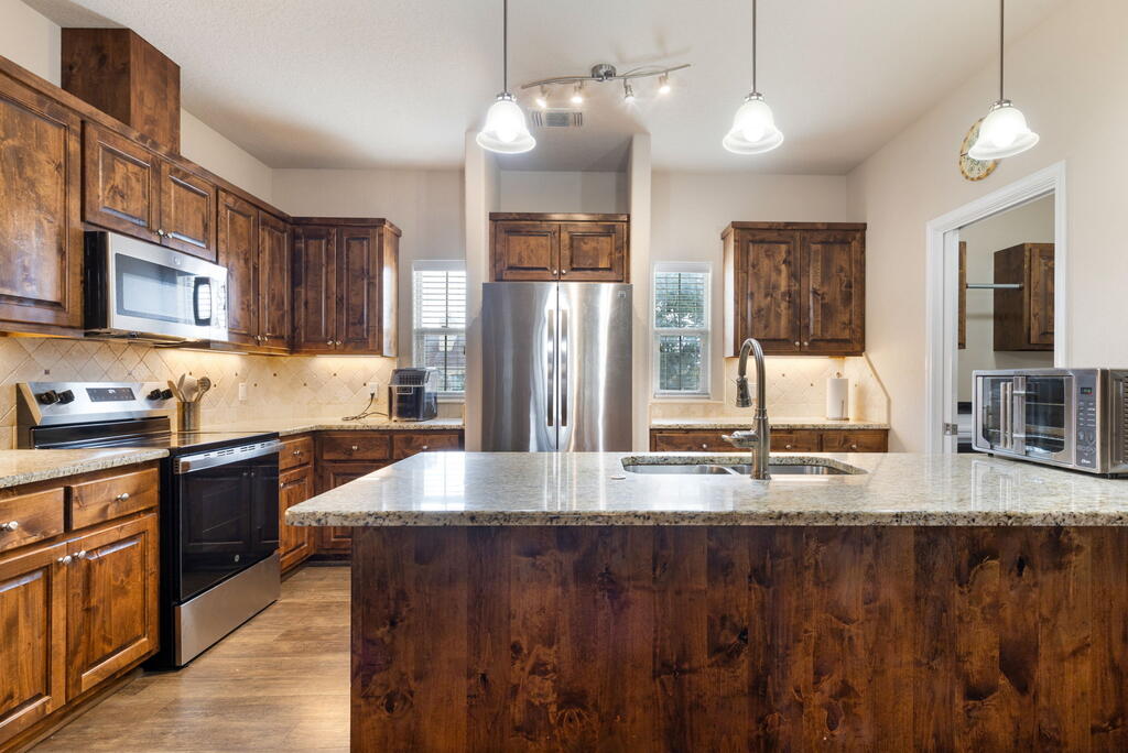 720 Northern Red Oak Property Photo 8