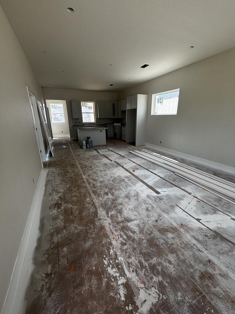 802 S Creek St # 103 Property Photo 3