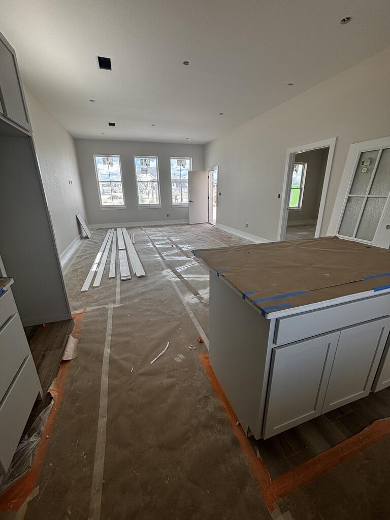 802 S Creek St # 103 Property Photo 5