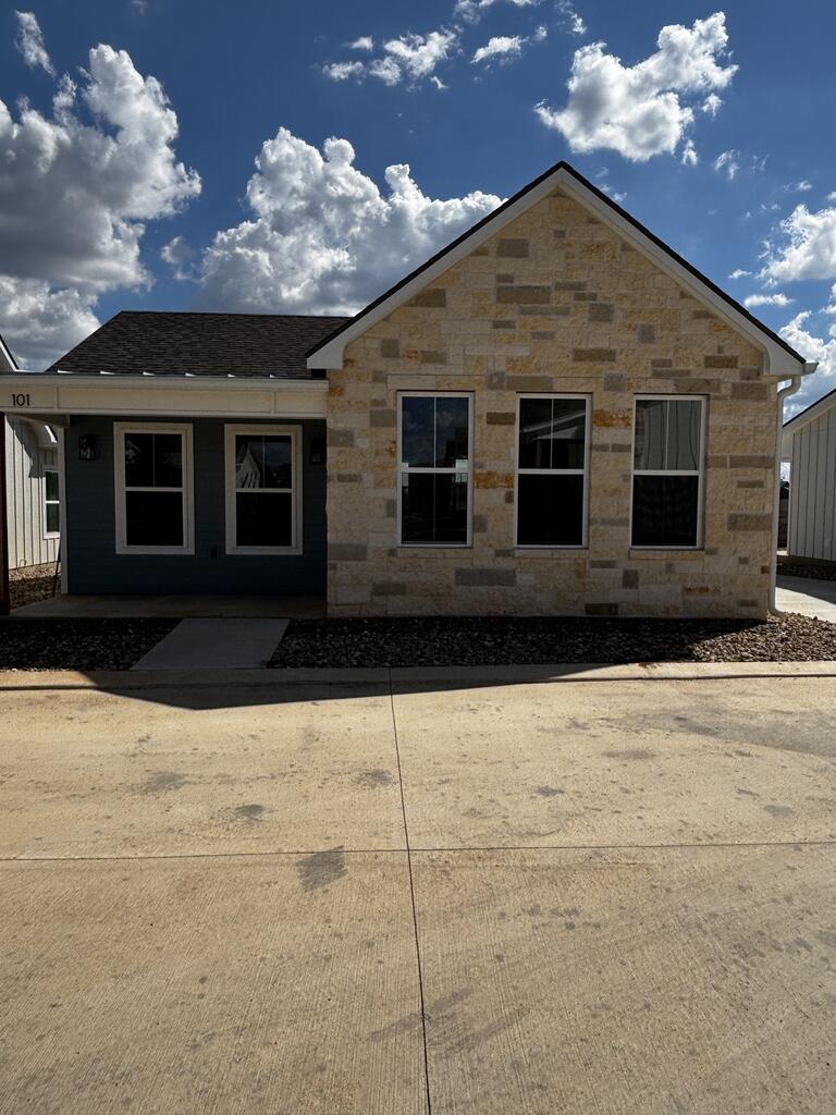 802 S Creek St # 101 Property Photo 1