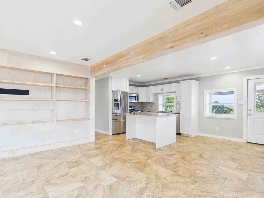 1016 Luckenbach-cain City Property Photo 4