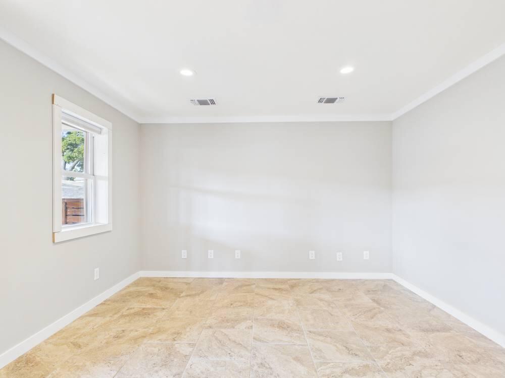 1016 Luckenbach-cain City Property Photo 14