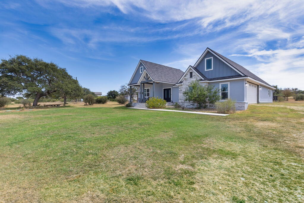 803 Comanche Ridge Property Photo 3