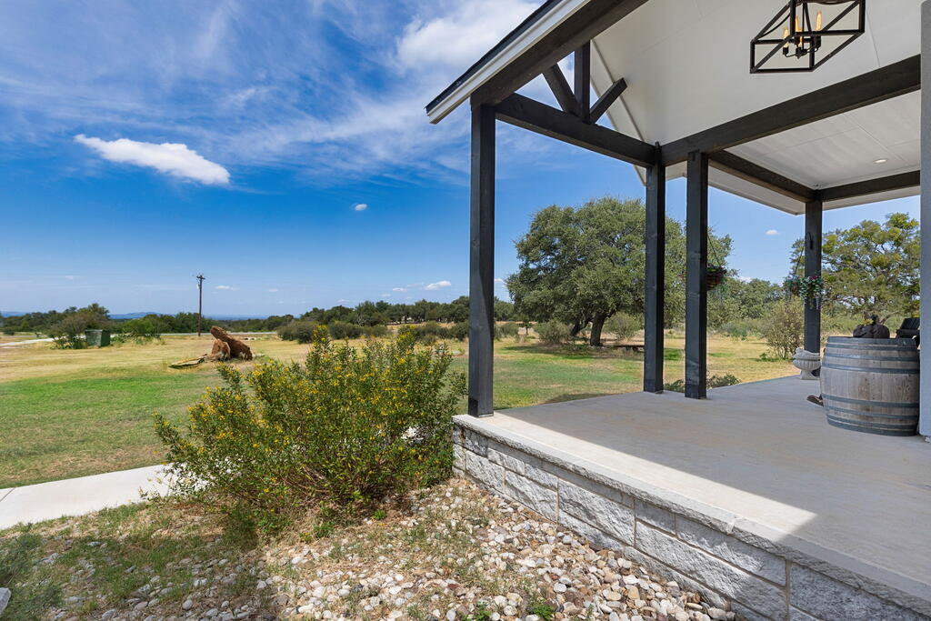 803 Comanche Ridge Property Photo 6