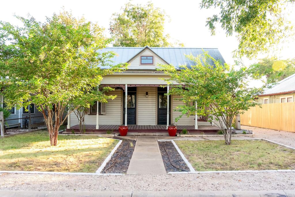 514 W Austin St Property Photo 1