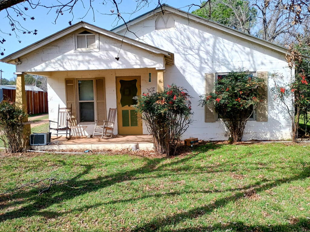 316 S Live Oak St Property Photo 1