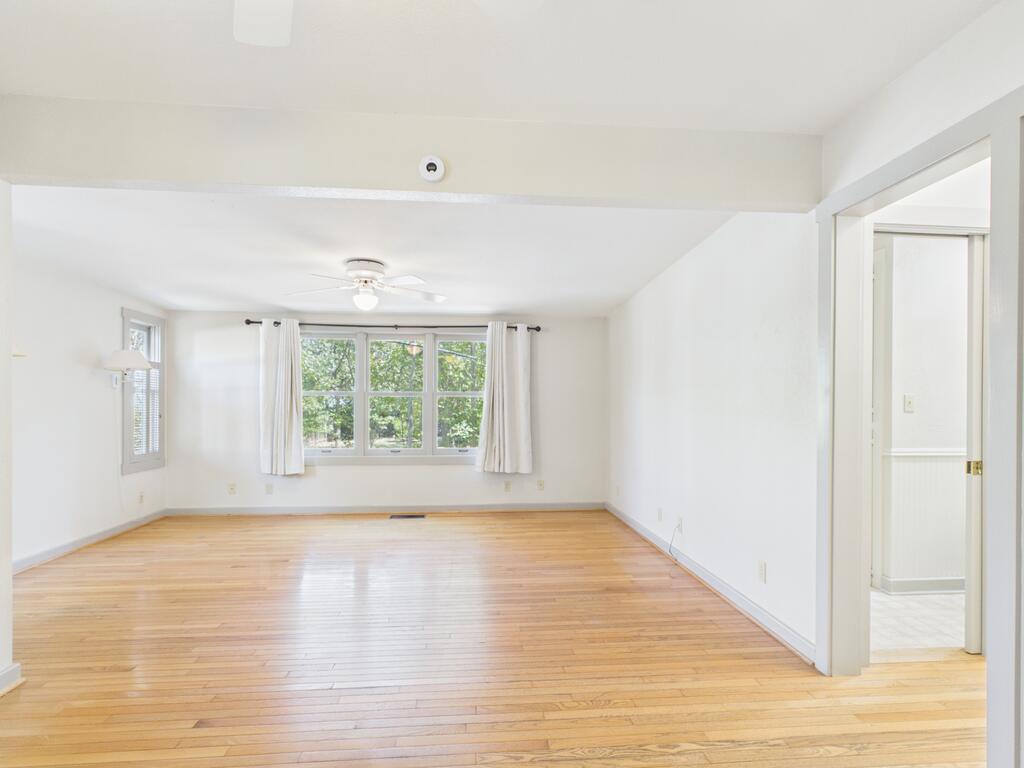 606 W Austin St Property Photo 13