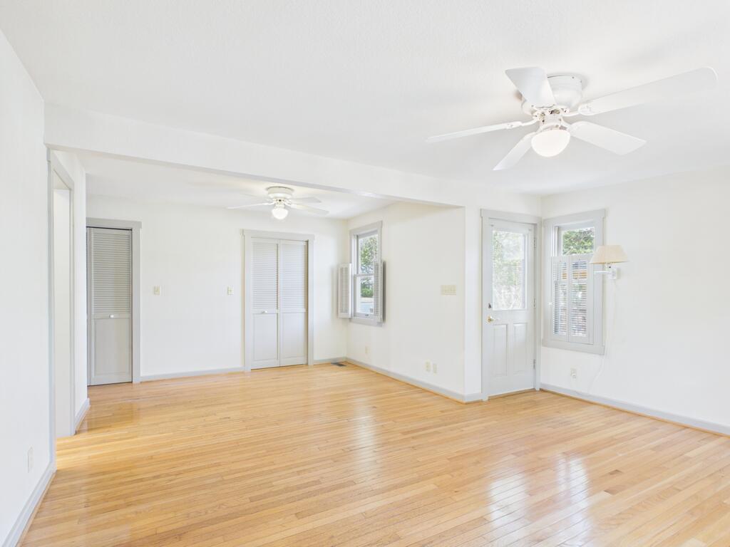 606 W Austin St Property Photo 14