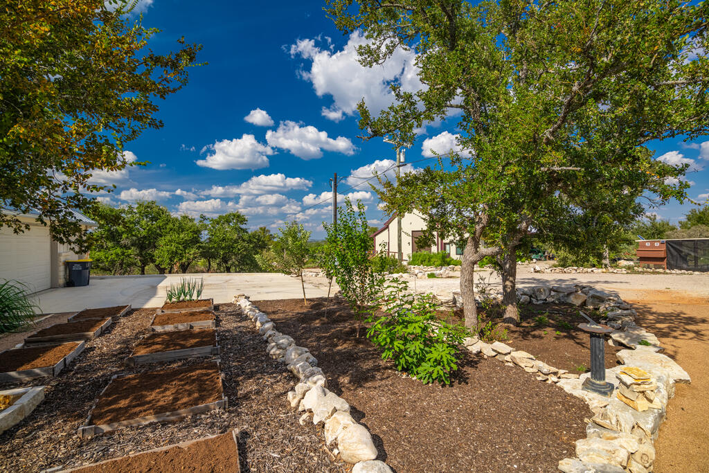 2840 N Grape Creek Rd Property Photo 21