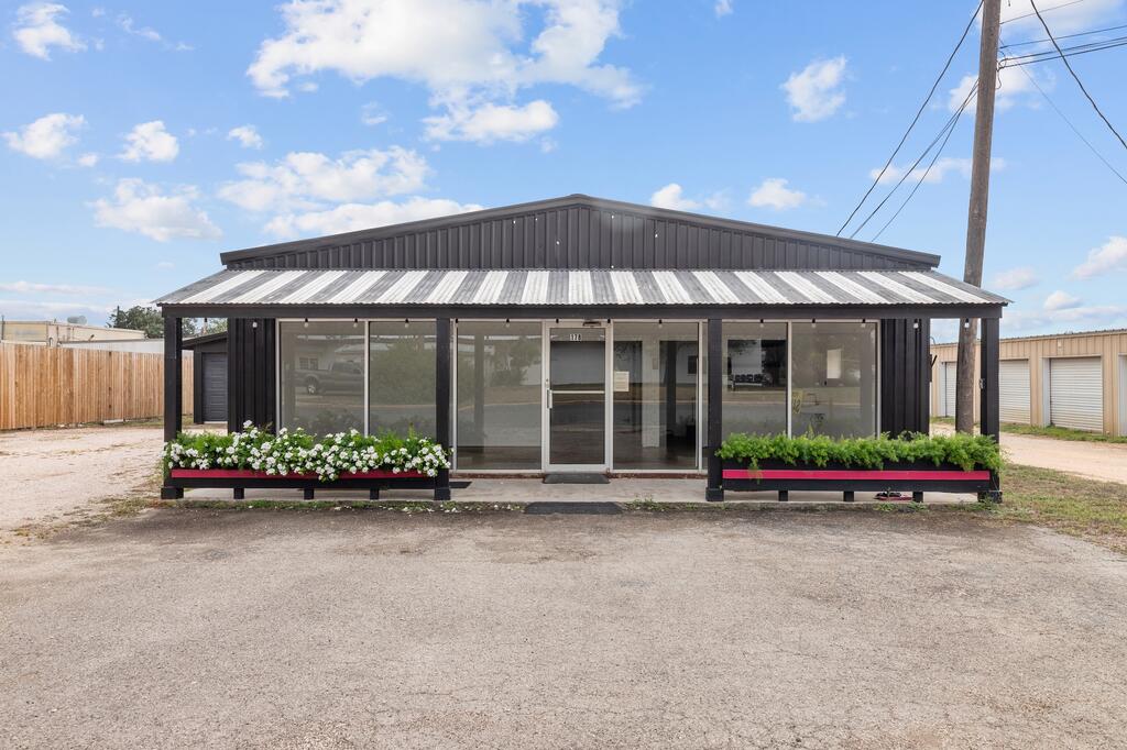 178 Industrial Loop Property Photo 1