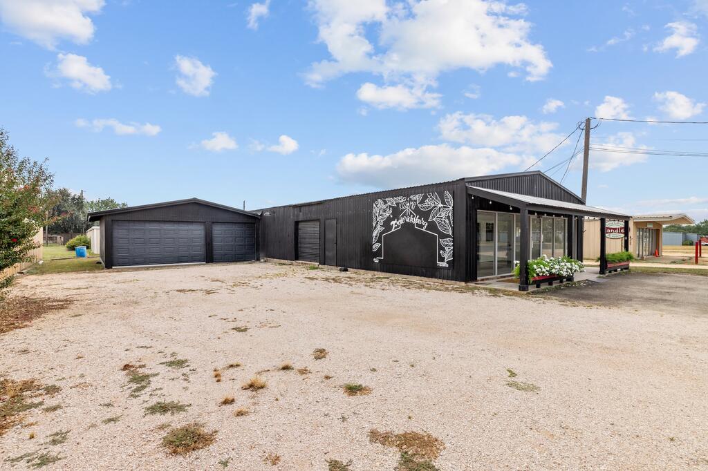 178 Industrial Loop Property Photo 2