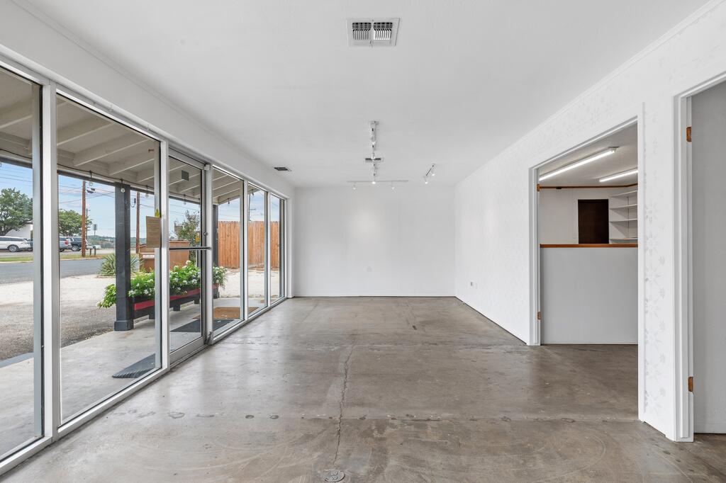 178 Industrial Loop Property Photo 3