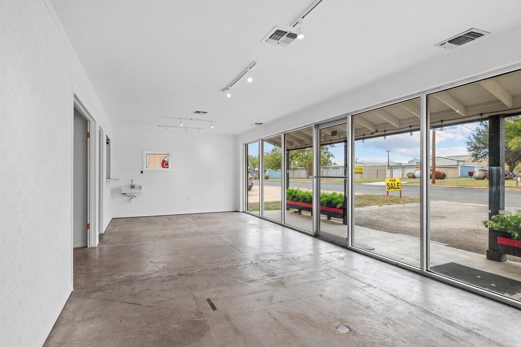 178 Industrial Loop Property Photo 7