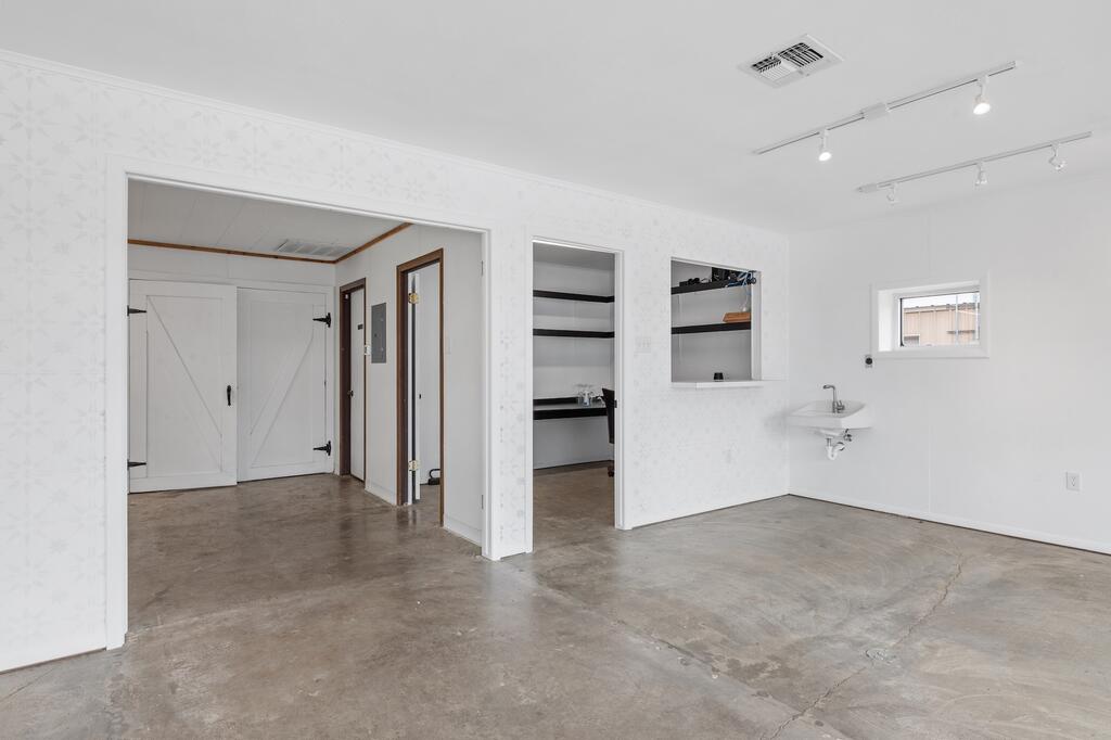 178 Industrial Loop Property Photo 10