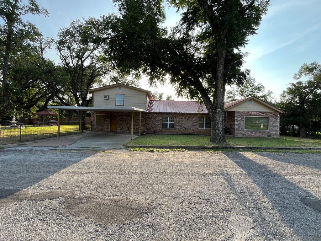 216 S Magnolia Property Photo 1