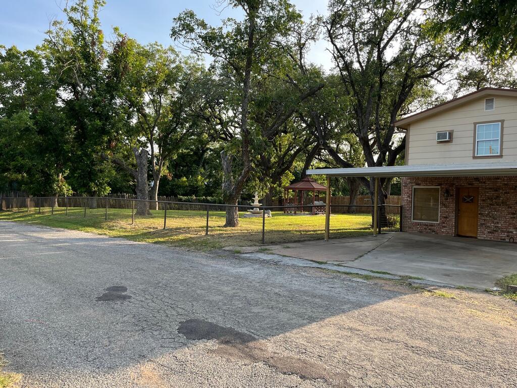 216 S Magnolia Property Photo 2