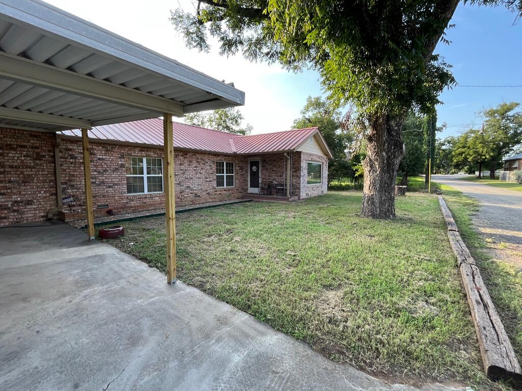 216 S Magnolia Property Photo 3