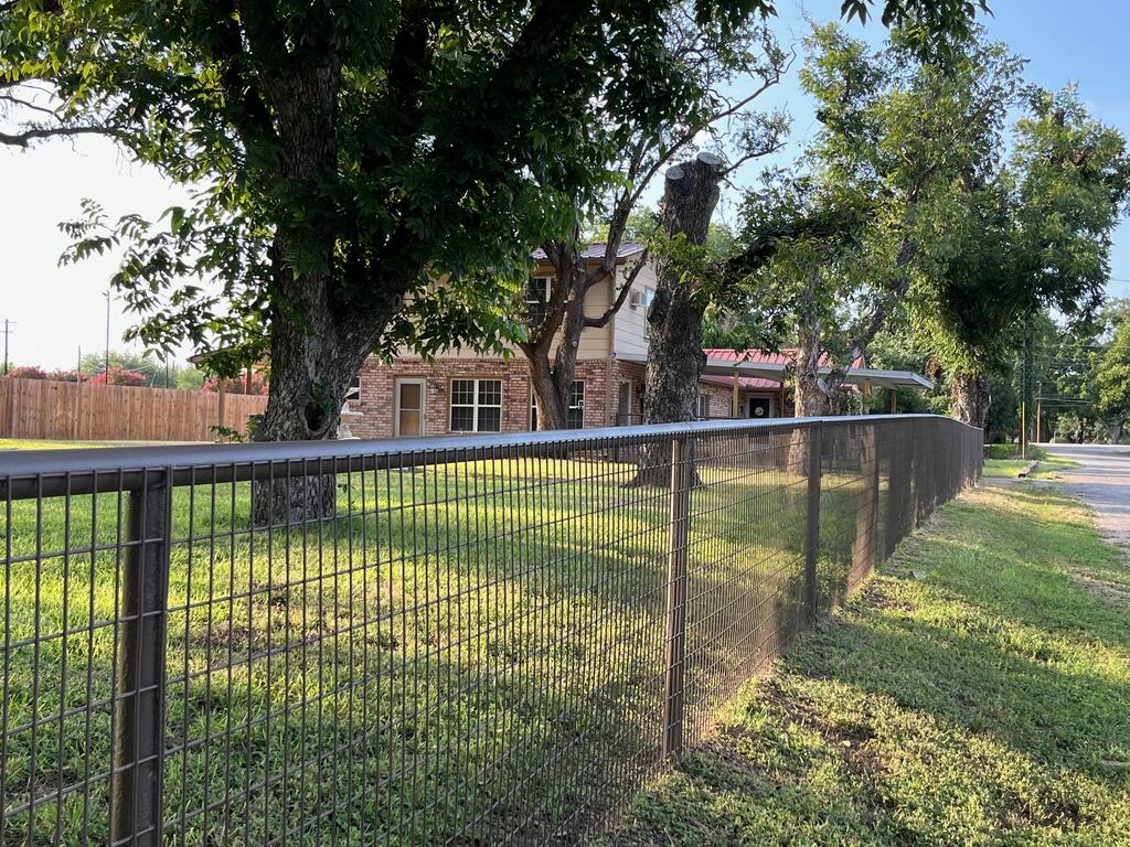 216 S Magnolia Property Photo 4
