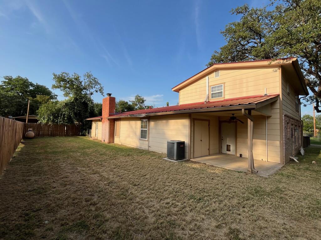 216 S Magnolia Property Photo 8