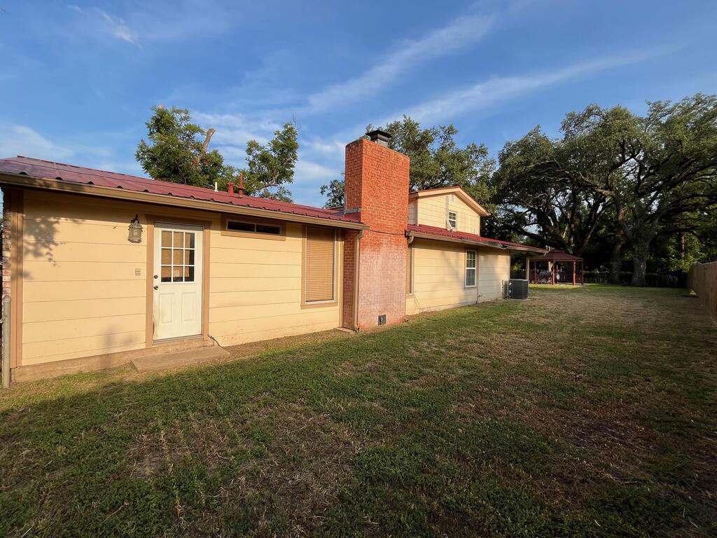 216 S Magnolia Property Photo 9